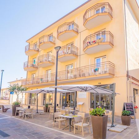 Hotel La Bussola 菲纳莱利古雷 外观 照片