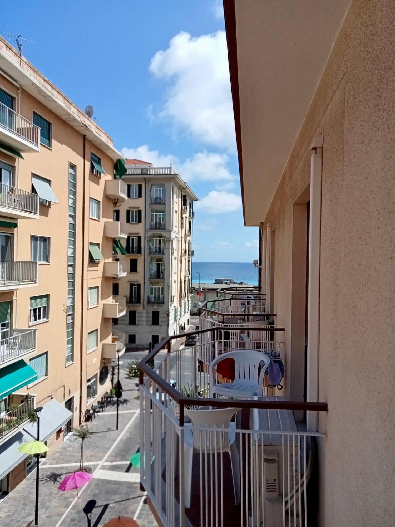 Hotel La Bussola 菲纳莱利古雷 外观 照片