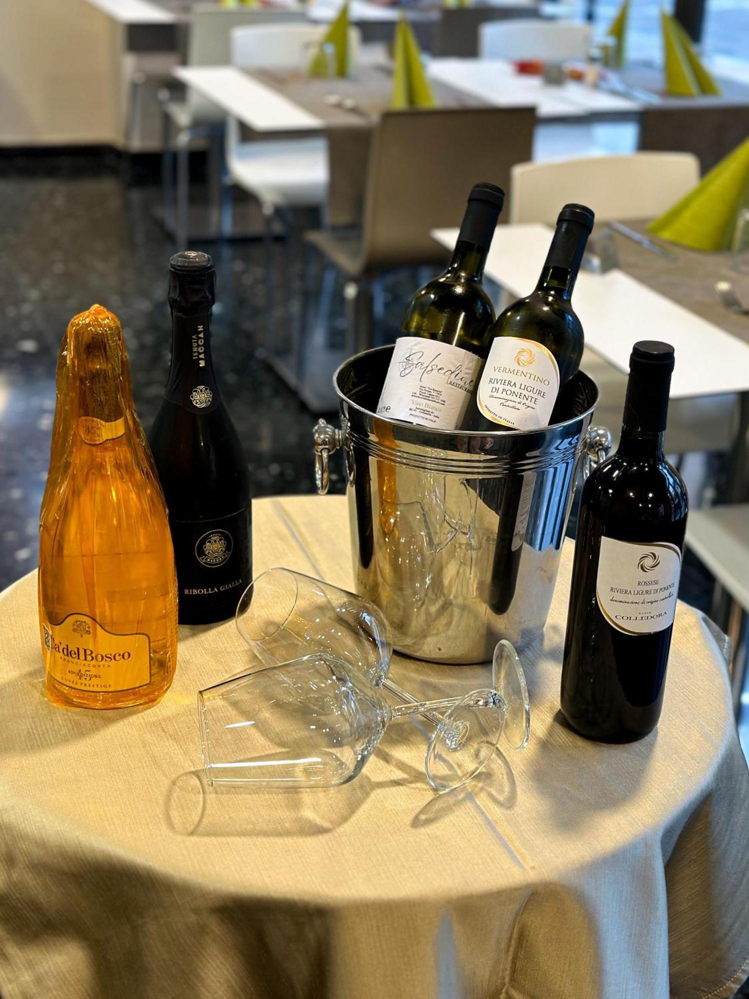Hotel La Bussola 菲纳莱利古雷 外观 照片