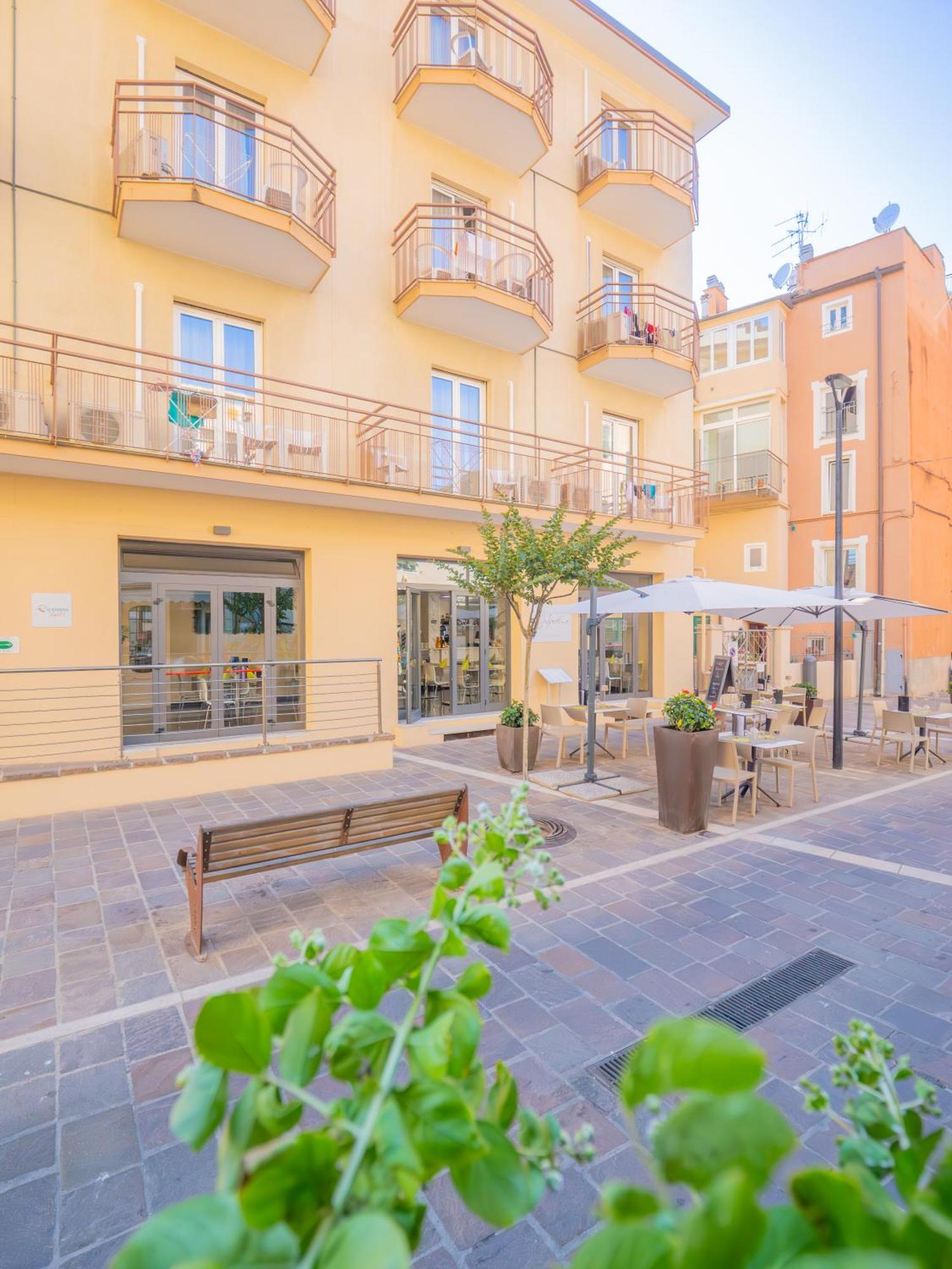 Hotel La Bussola 菲纳莱利古雷 外观 照片