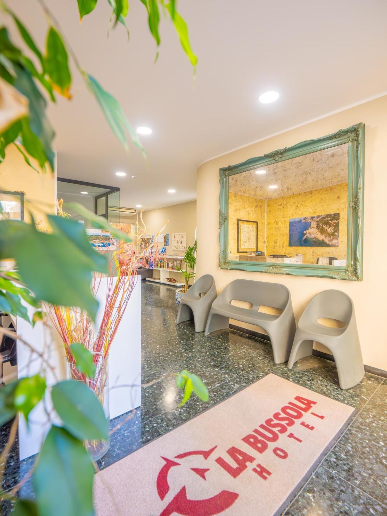 Hotel La Bussola 菲纳莱利古雷 外观 照片