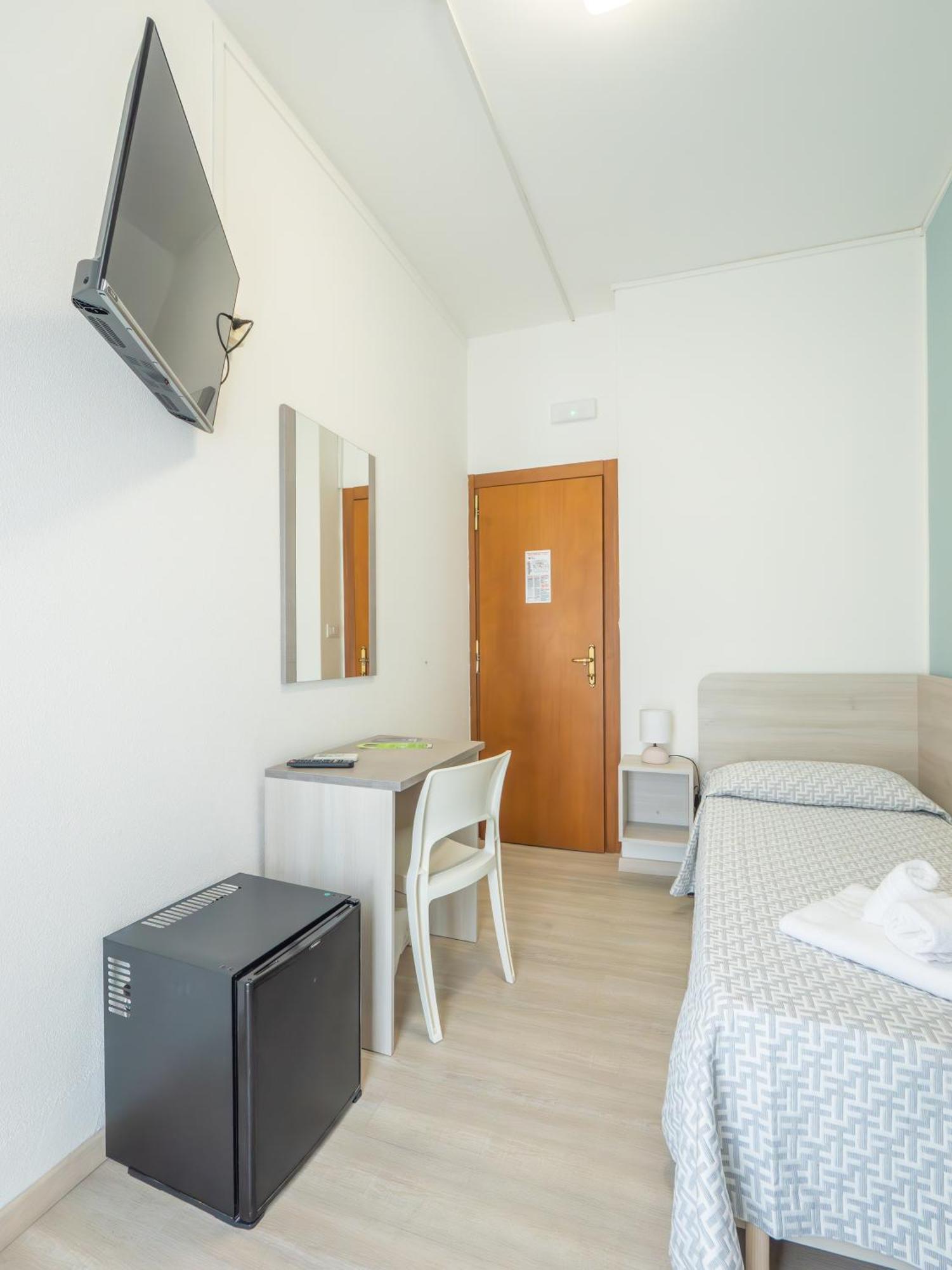 Hotel La Bussola 菲纳莱利古雷 外观 照片