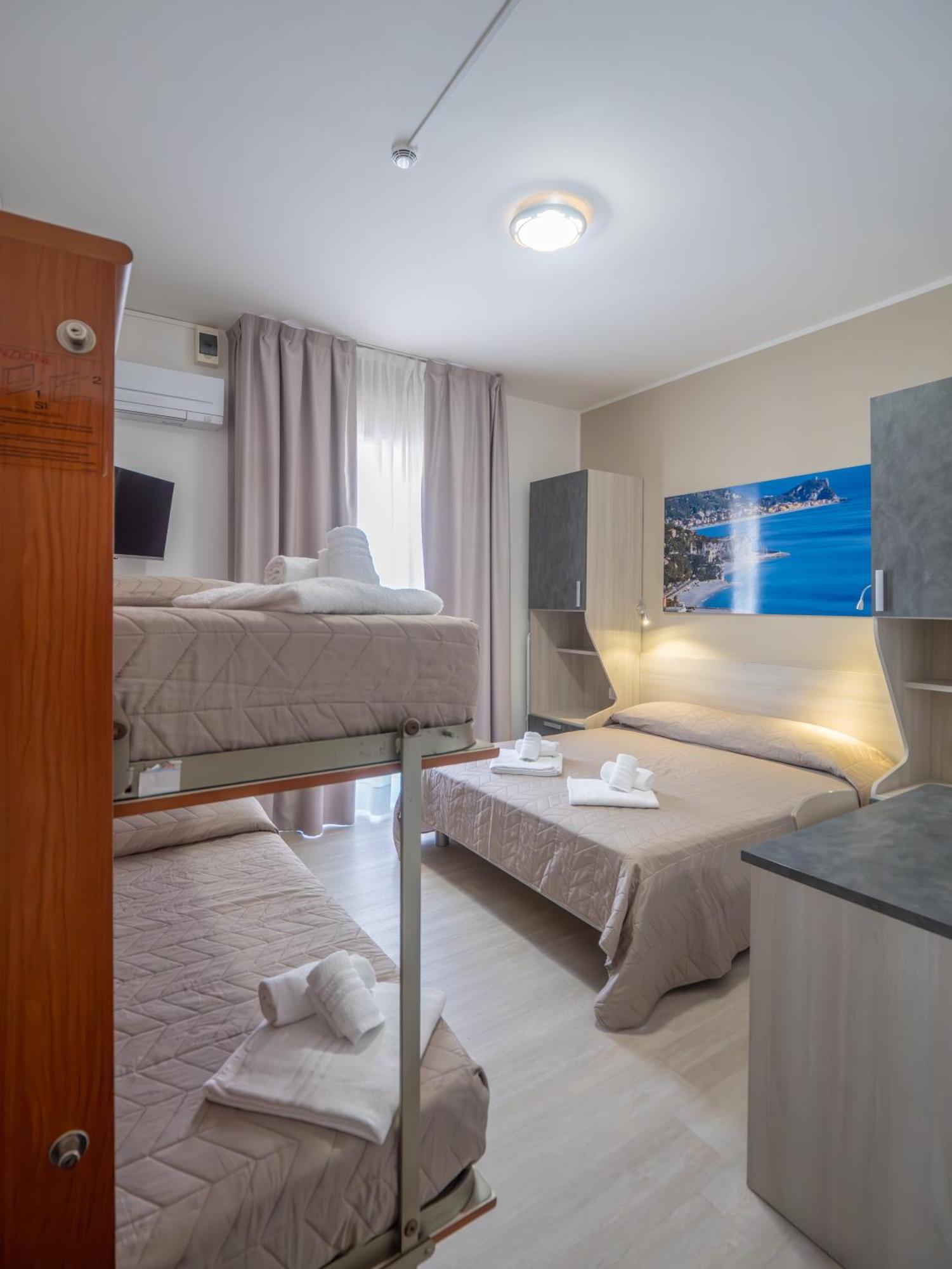 Hotel La Bussola 菲纳莱利古雷 外观 照片