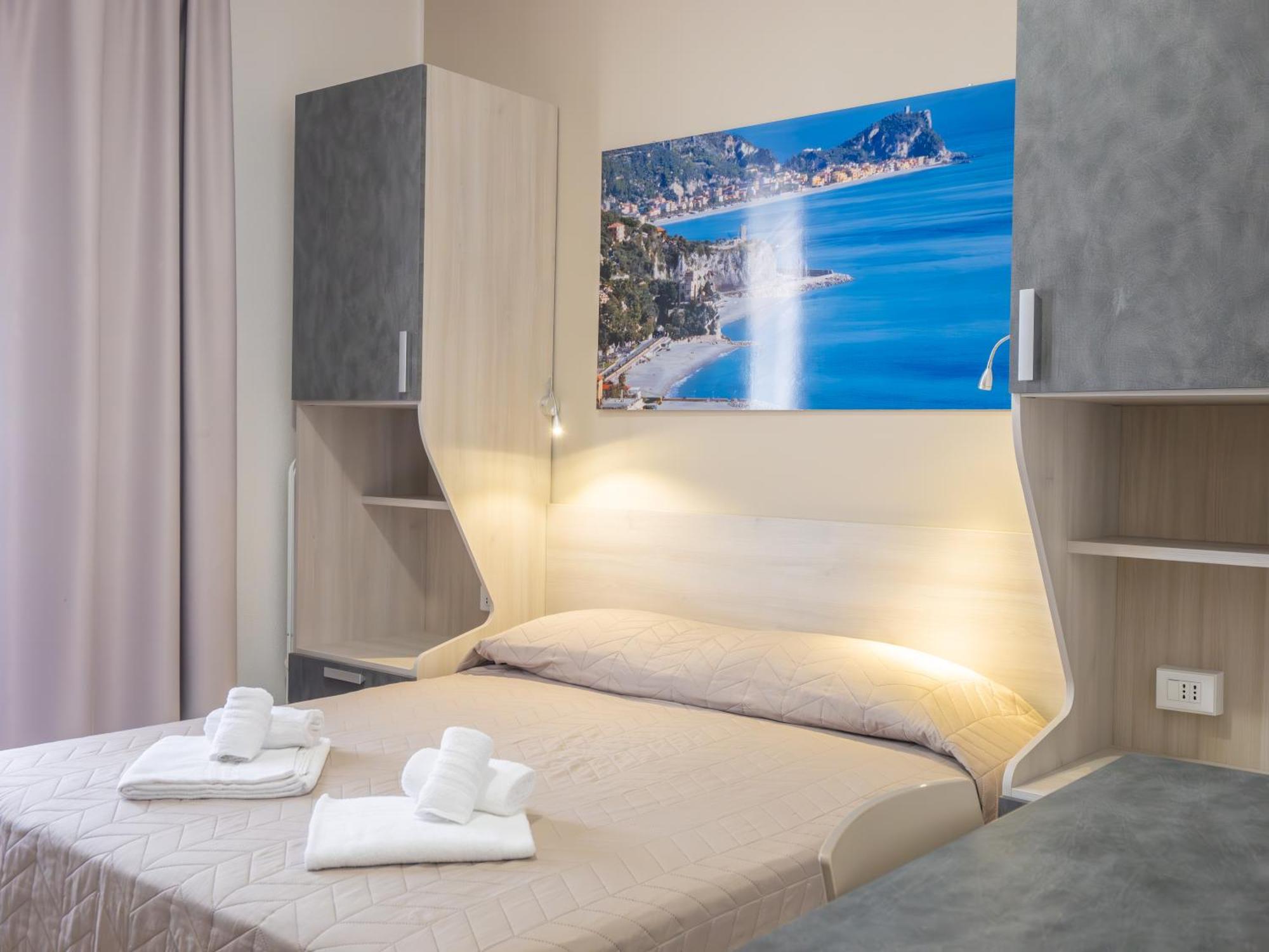 Hotel La Bussola 菲纳莱利古雷 外观 照片