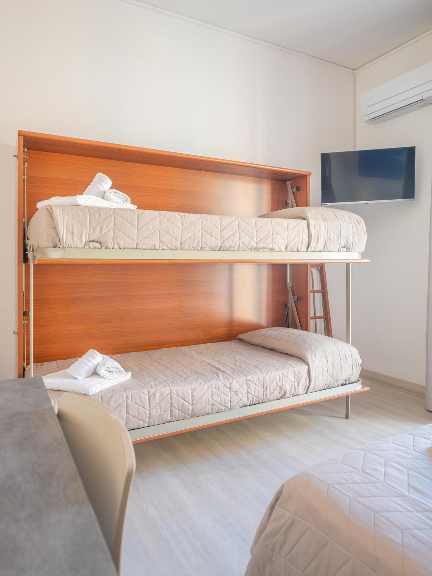 Hotel La Bussola 菲纳莱利古雷 外观 照片
