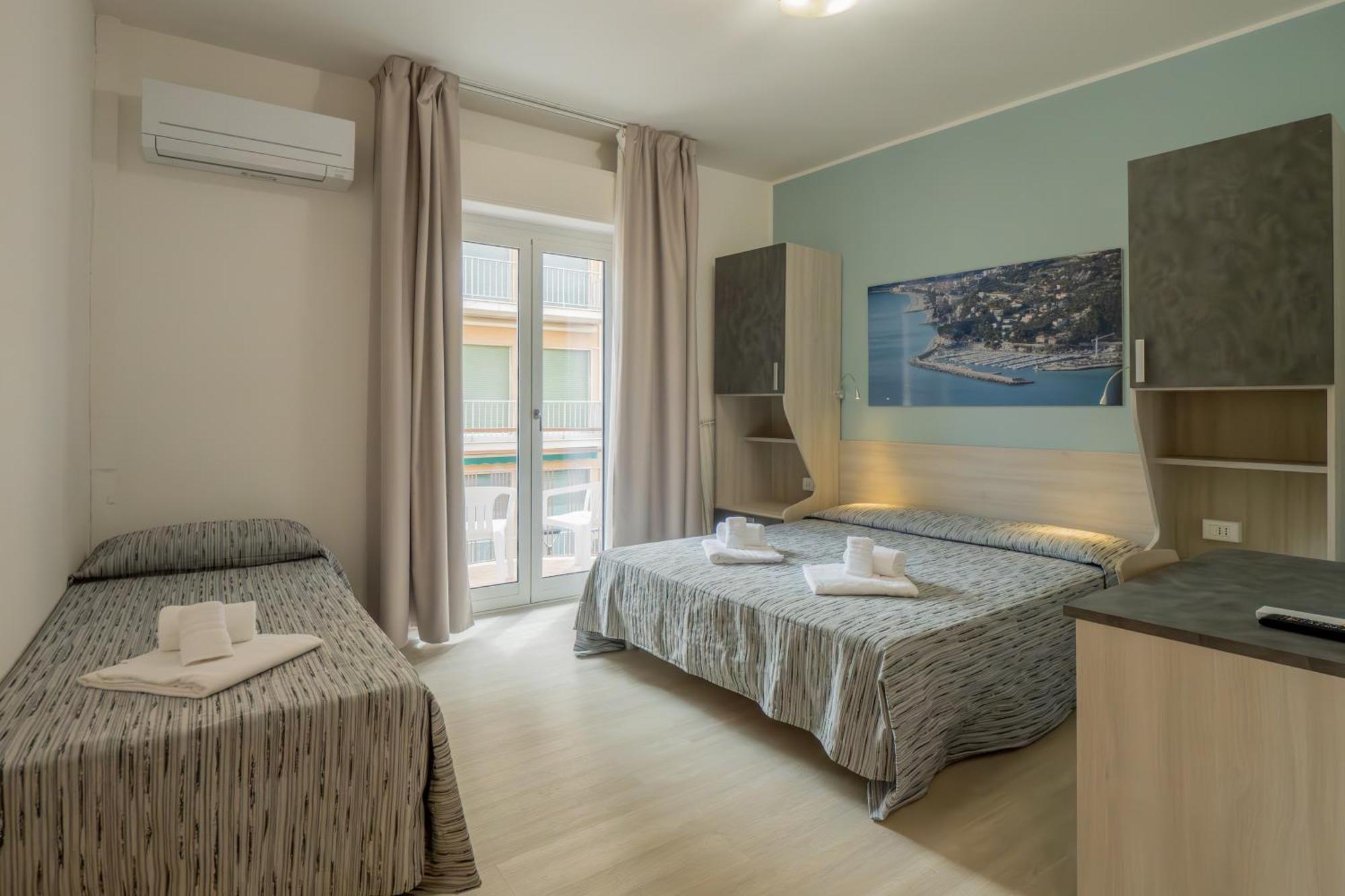 Hotel La Bussola 菲纳莱利古雷 外观 照片