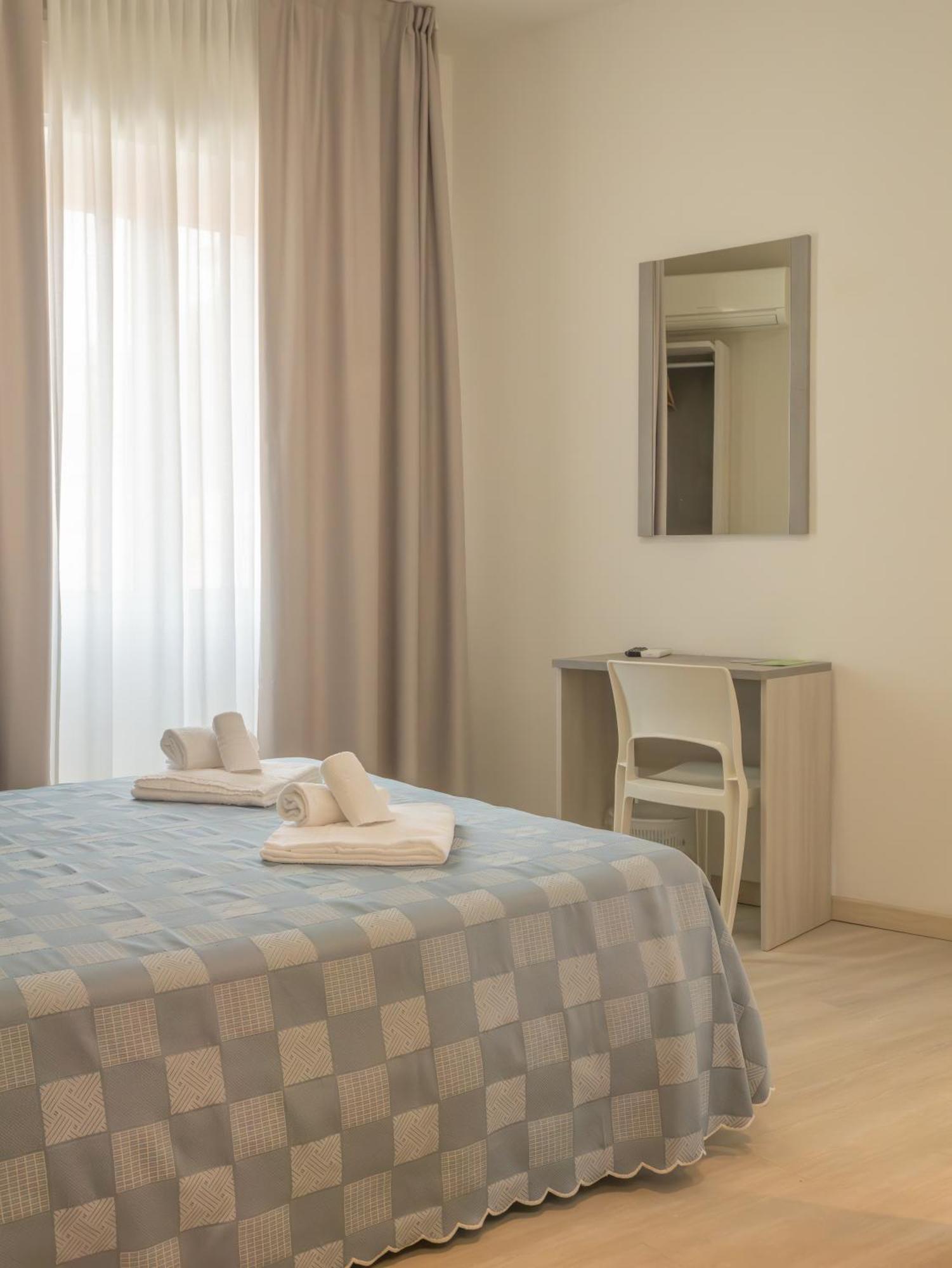 Hotel La Bussola 菲纳莱利古雷 外观 照片