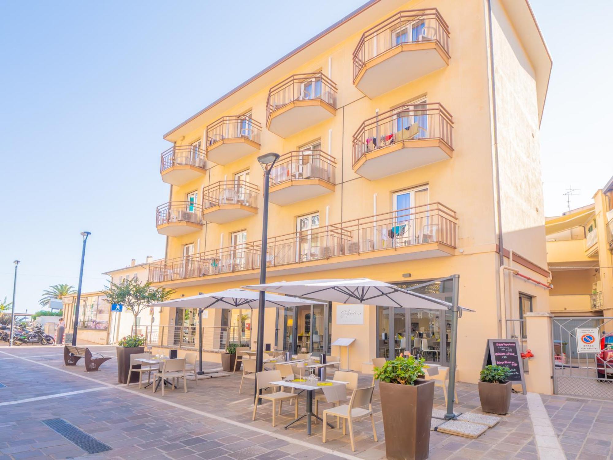 Hotel La Bussola 菲纳莱利古雷 外观 照片